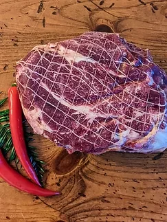 Netted blade roast with chilies and garlic